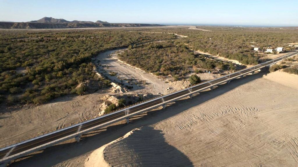 Pavimentación, sistemas de agua y hospitales forman parte del plan para fortalecer el desarrollo social y económico.