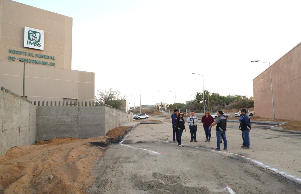 Avanzan los trabajos de pavimentación en diversas colonias del municipio de Los Cabos, en las que se invierten más de 96 millones de pesos 