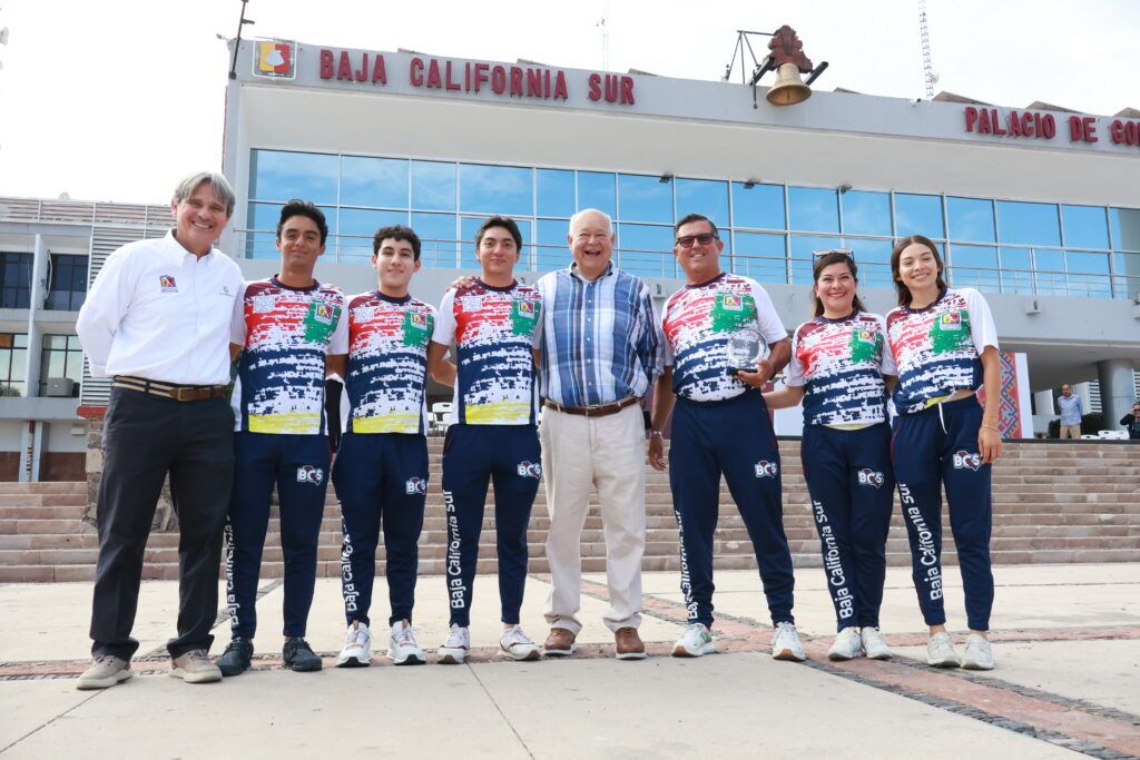 El gobernador Víctor Castro recibe medalla por el segundo lugar de la delegación de ciclismo en la Olimpiada CONADE 2025 y anuncia más inversión en deporte y cultura juvenil.