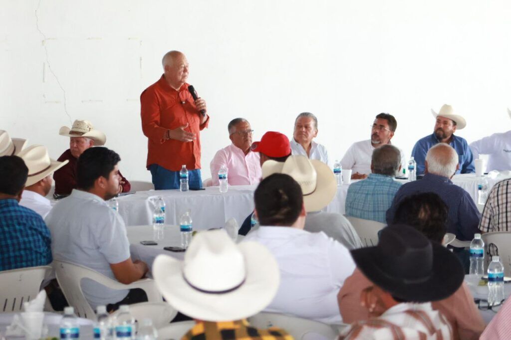 Durante reunión con el sector agropecuario, se reafirmó la importancia del agua, la organización y la unidad para el desarrollo regional.