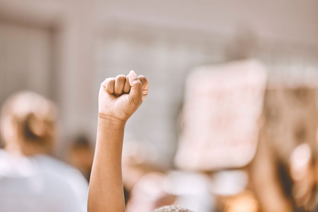 Operadores que restan más de lo que suman, decisiones que dividen en lugar de sumar, y el riesgo constante de sabotear un proyecto político desde dentro… Morena enfrenta un reto: contener a los suyos antes que al adversario