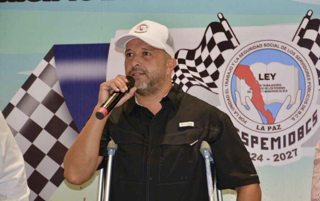 El dirigente sindical Alejandro Solache ordena descuentos salariales sin justificación clara, exhibiendo su doble cara ante los agremiados.