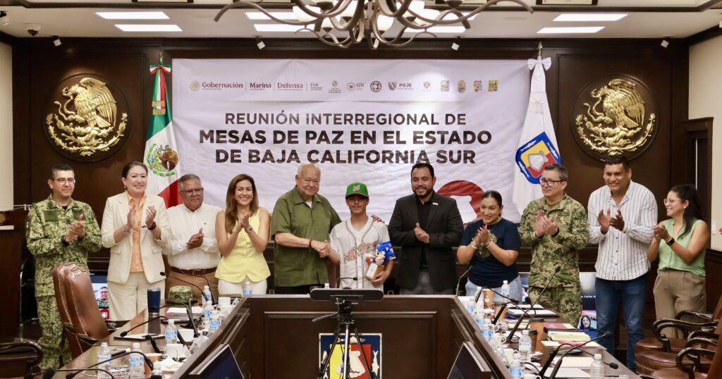 El joven Gastón Adolfo Gaxiola Hirales, de San José del Cabo, fue recibido por el gobernador Víctor Castro, quien destacó su talento y compromiso como ejemplo para la niñez sudcaliforniana.