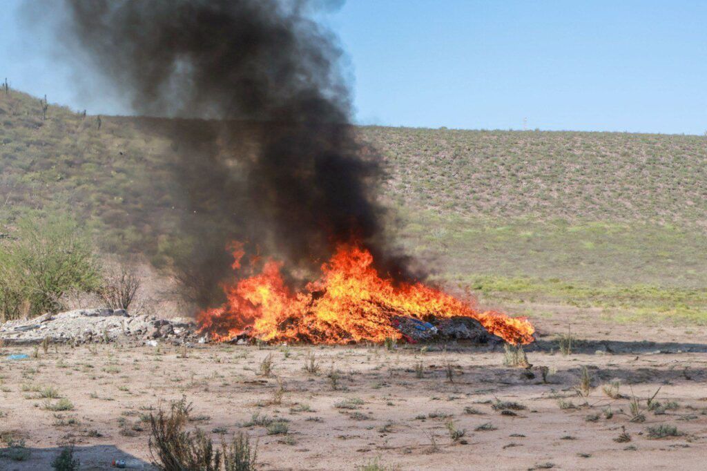 Ejército, Marina, Guardia Nacional y autoridades estatales destruyen drogas de cargamentos asegurados en operativos recientes.