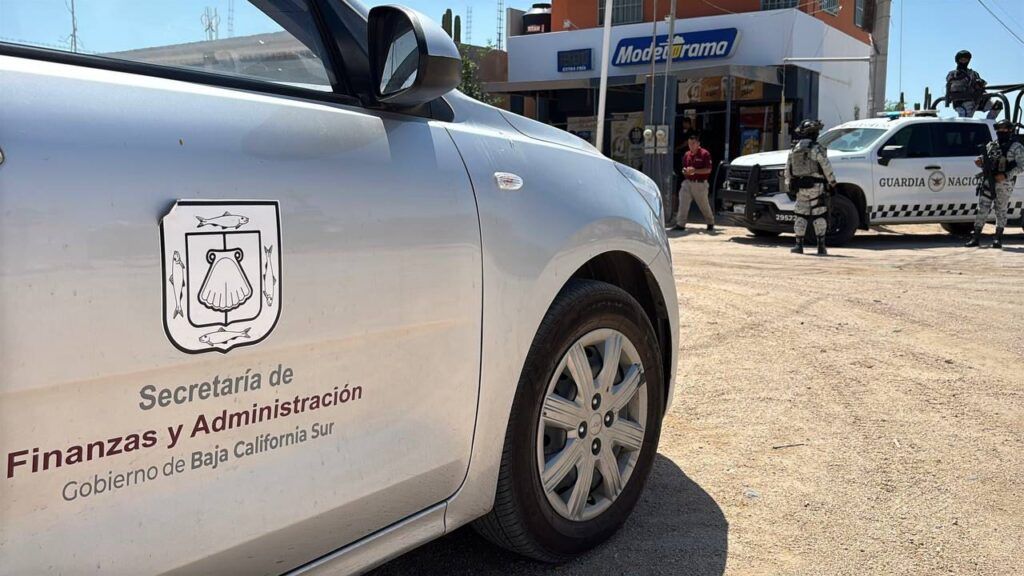 Autoridades de los tres órdenes de gobierno inspeccionan comercios para garantizar seguridad, legalidad y protección a la salud.