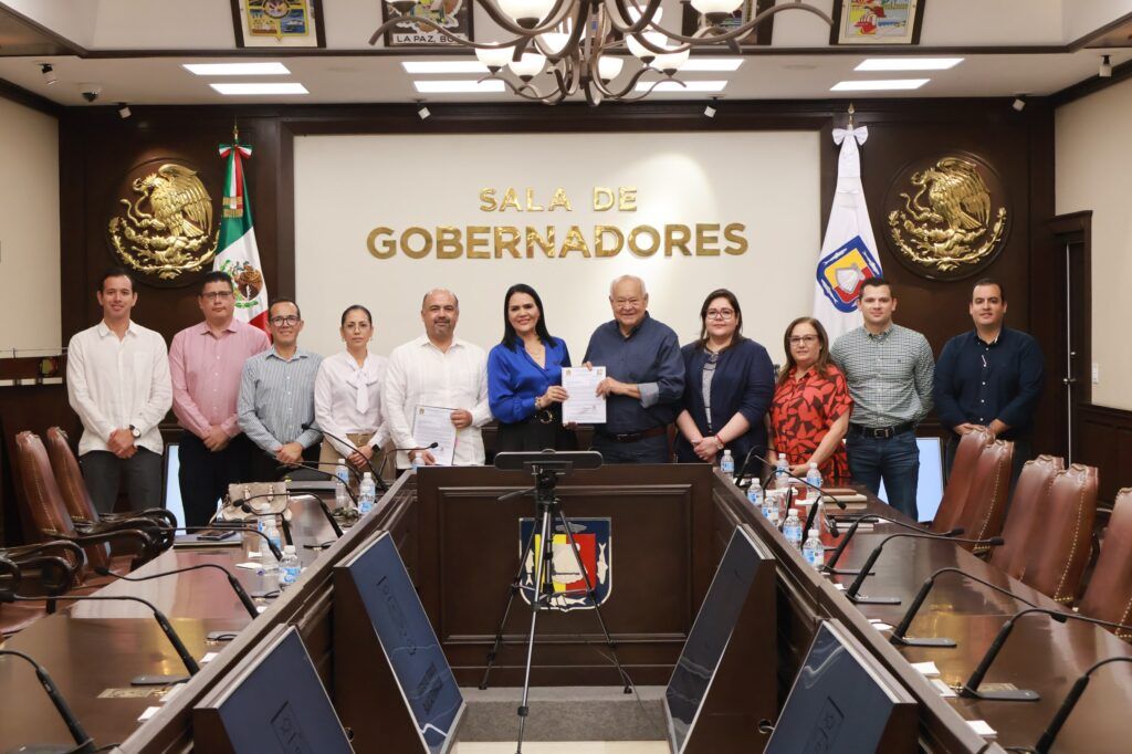 El mandatario sudcaliforniano recibió el pliego petitorio del Sindicato y aseguró que habrá respuesta responsable a las solicitudes.