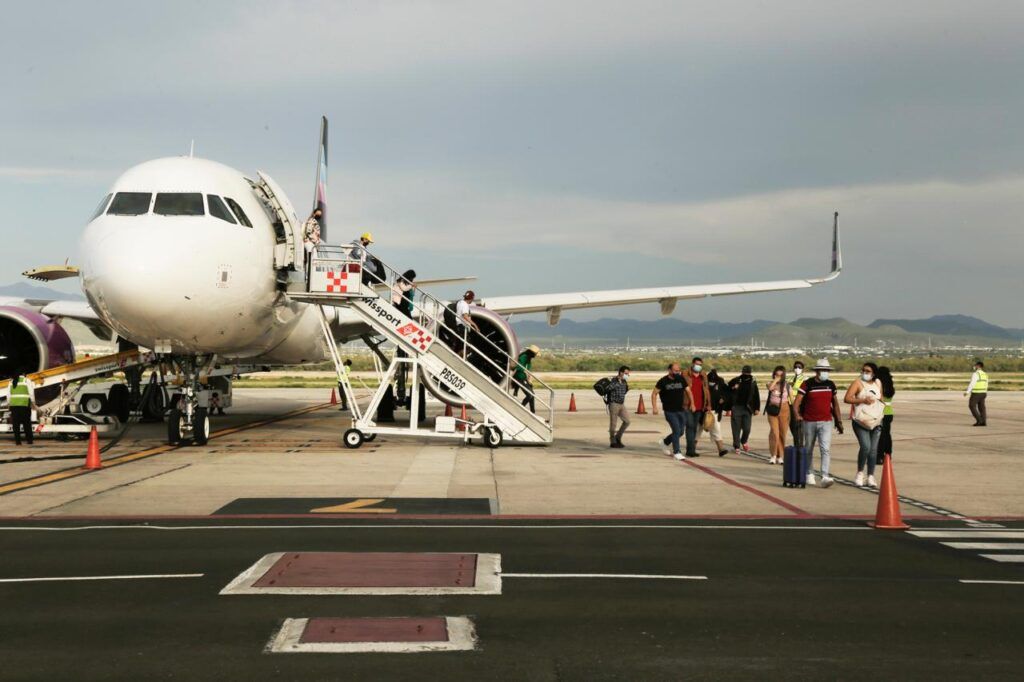 La Paz pasó de 58 mil 700 a 64 mil 450 turistas por vía aérea en julio de 2025, según cifras oficiales.