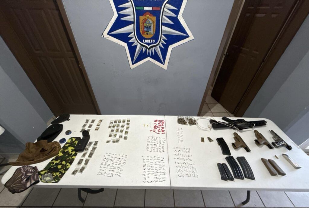 Las fuerzas de seguridad federal, estatal y municipal aseguraron a tres hombres presuntamente ligados a un homicidio y a hechos violentos en la región.