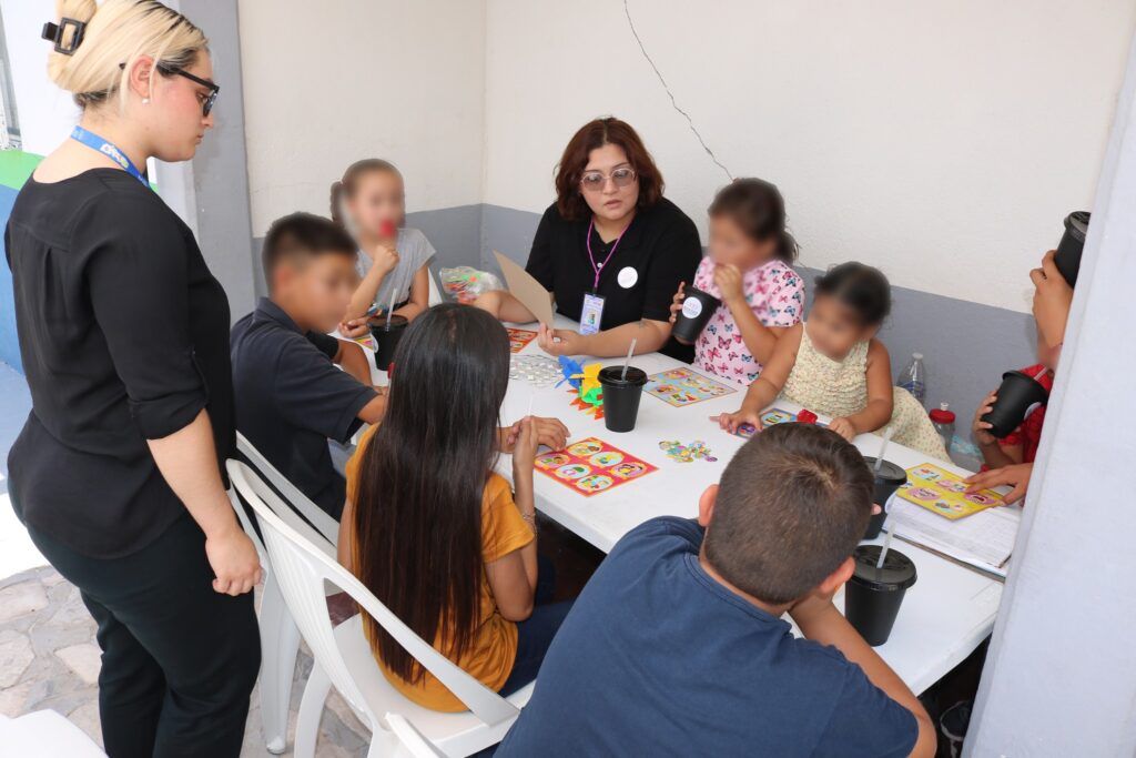 La actividad en Las Pocitas incluyó pláticas y dinámicas sobre autocuidado, derechos y cultura de paz para niñas, niños y mujeres.