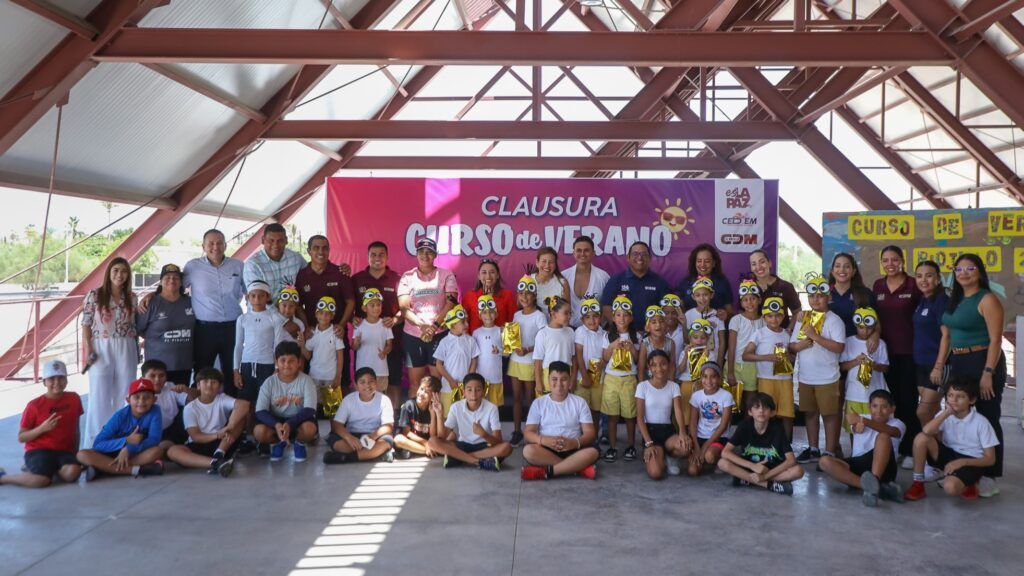 Durante cuatro semanas practicaron deportes, arte y natación; el próximo mes sumarán robótica al programa.