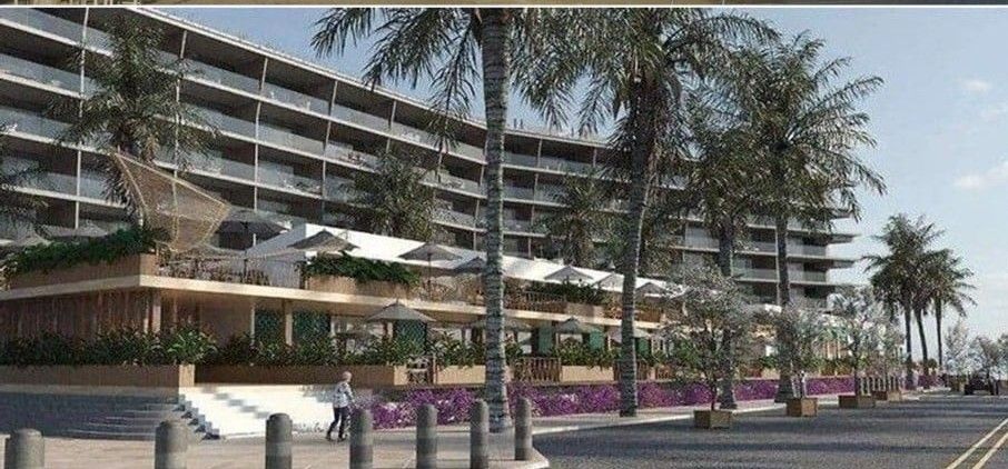 El megaproyecto inmobiliario Distrito Malecón, con aval oficial, duplicará el consumo de agua y las descargas de aguas negras en la zona más antigua de La Paz, acelerando el desplazamiento silencioso de sus pobladores.