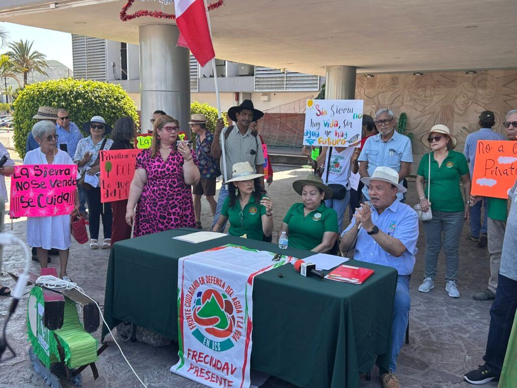 Colectivos denuncian cambios de propietarios, vuelos de aeronaves sobre la Sierra de la Laguna y falta de transparencia; llaman a la ciudadanía a proteger el acuífero que abastece al 60% de BCS.