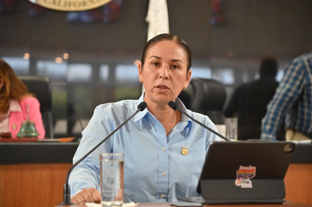 Impago por más de tres meses o condena grave serían causales; también se actualiza el régimen de divorcio y el lenguaje jurídico.