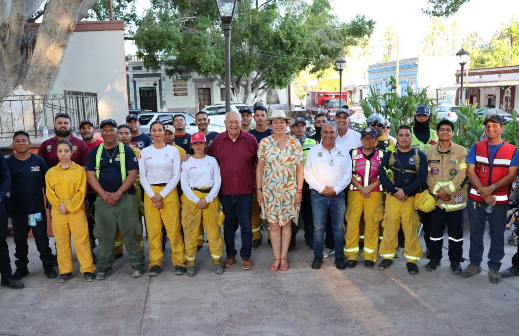 El plan incluye reubicación de 10 familias y construcción que inicia el lunes; dotarán de refrigeradores, estufas y lavadoras a 15 viviendas.