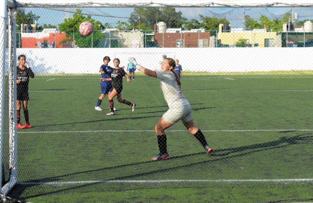 Las categorías y cruces se conservan; el cambio de fecha busca evitar riesgos por condiciones del terreno de juego.