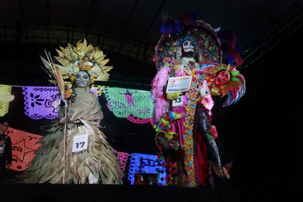 Altares, catrinas, carteles, calaveritas y cuentos jóvenes forman parte de la programación cultural.