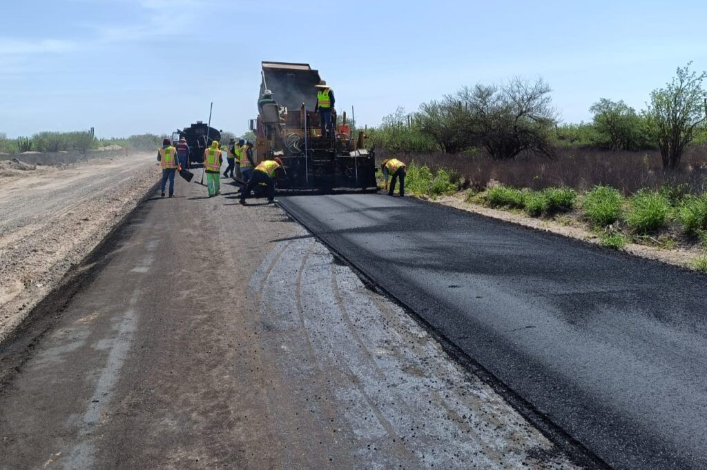 Se invierten 13.7 millones de pesos en el ramal al Ejido Ley Federal de Aguas No. 2 y en el tramo hacia los Ejidos 3 y 4 para mejorar la movilidad rural.