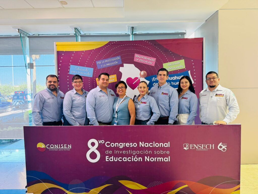 normal Docentes y estudiantes presentaron proyectos e intercambiaron experiencias en temas de IA, investigación educativa y sostenibilidad escolar.