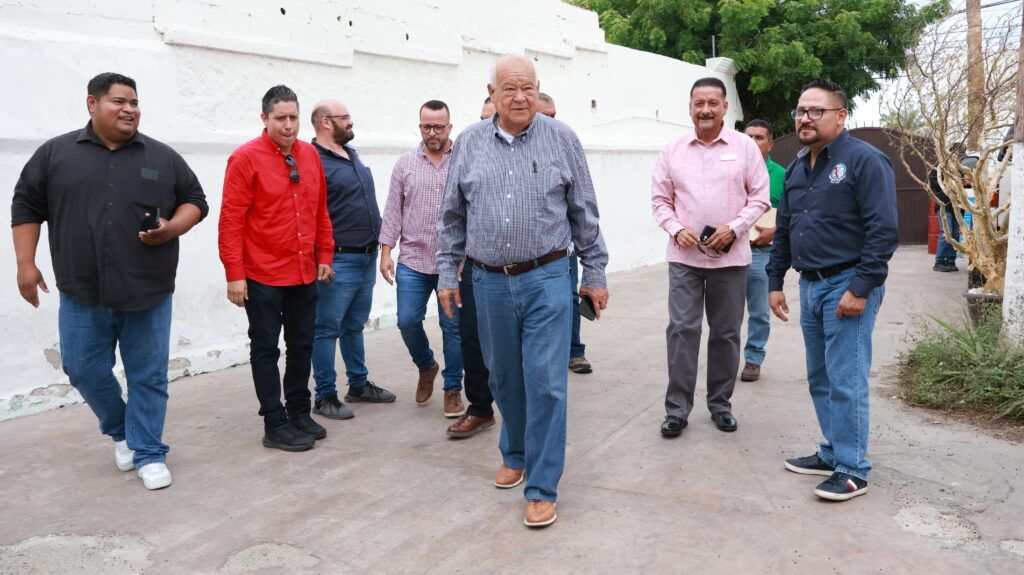 En visita al Sindicato de Burócratas Sección La Paz, el mandatario reconoció a personal sindicalizado y de confianza y llamó a fortalecer el diálogo con la dirigencia.