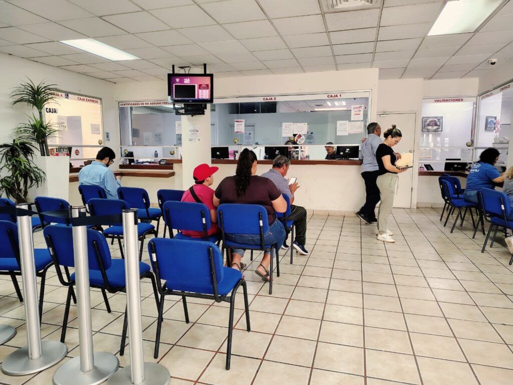 Más de 18 cajas abiertas y opciones de pago en línea y kioscos en distintos puntos de la ciudad.