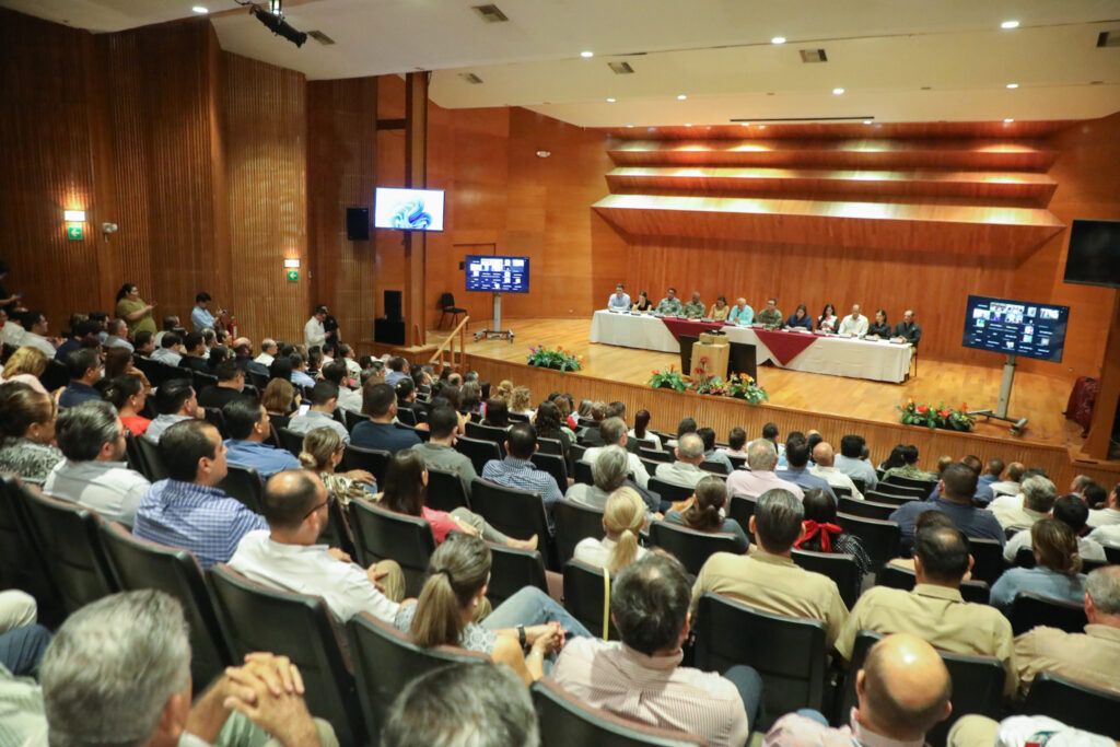 La alcaldesa Milena Quiroga informó limpieza de canales bacheo en 14 colonias y rehabilitación de más de 32 kilómetros de terracería con un avance global del 73 por ciento