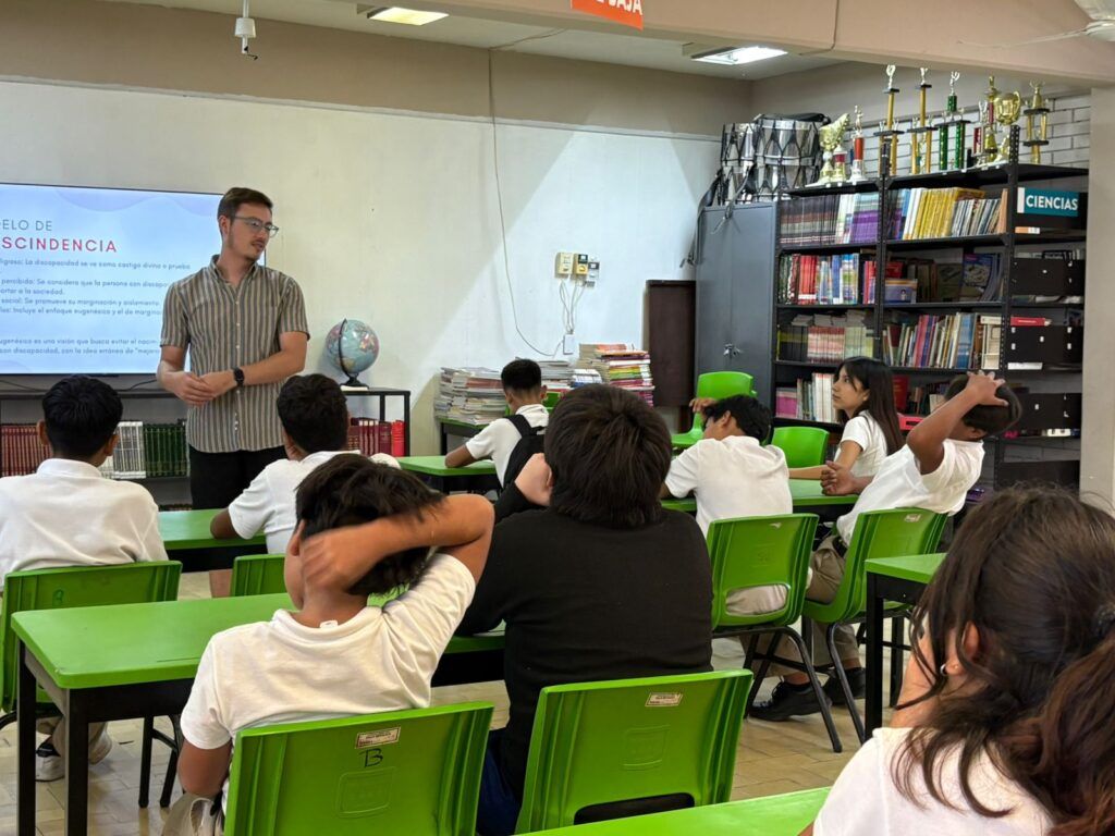Las y los jóvenes reflexionaron sobre las distintas formas en que, consciente o inconscientemente, se puede discriminar.