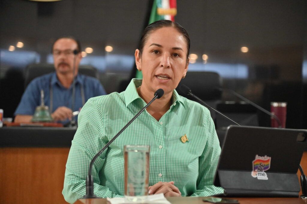 Legislatura XVII otorga por unanimidad la presea a Martha Candelaria Reyes por acercar la ciencia a niñas y niños