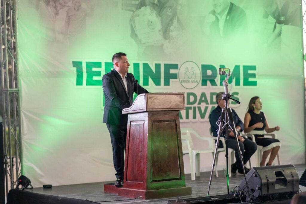 Ante cientos de asistentes en el parque Los Mangos, el diputado del PVEM reportó 11 pronunciamientos, 3 puntos de acuerdo y 17 iniciativas con proyecto de decreto.