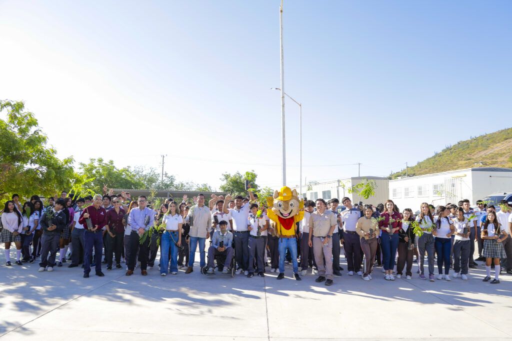 Mil árboles para 10 planteles en La Paz y Comondú; participan SEPADA y CONAFOR con estudiantes, docentes y personal administrativo.