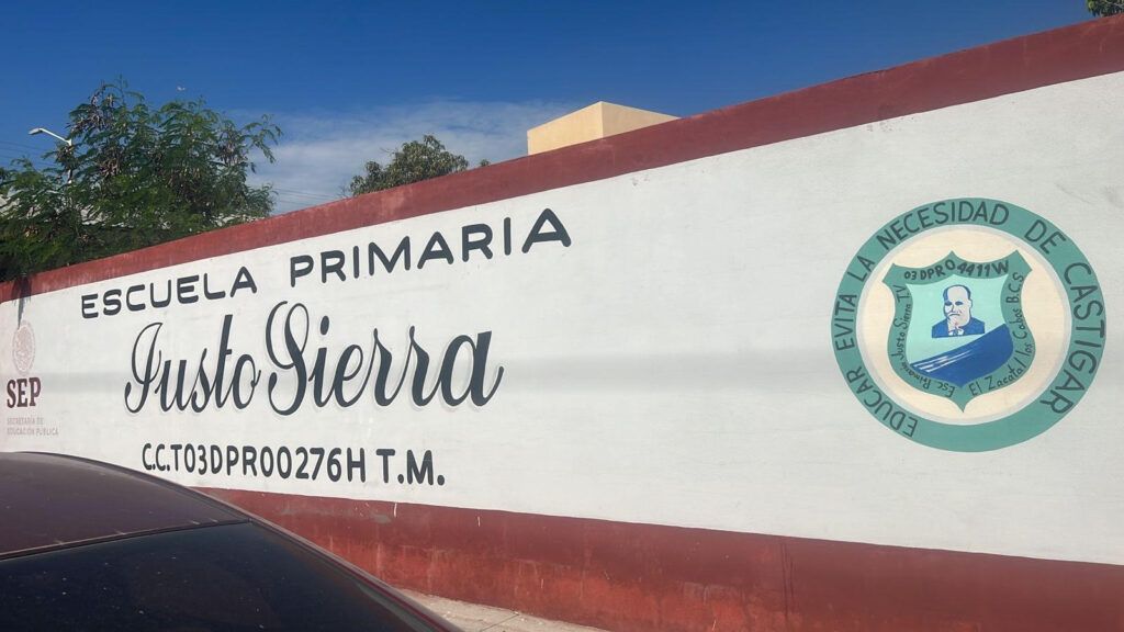 La SEP BCS confirma obra en San José del Cabo y refuerza equipamiento con 20 sillas y 10 mesas.
