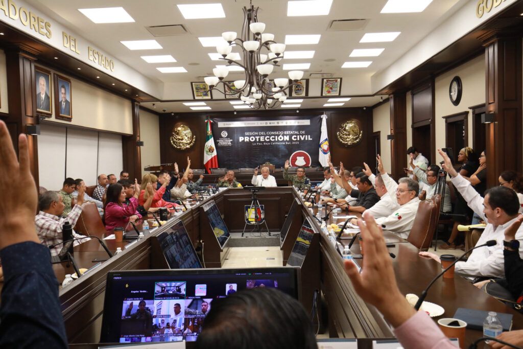 Suspenden clases en La Paz y Los Cabos; puertos cerrados en Los Cabos y restricción a embarcaciones menores en La Paz.