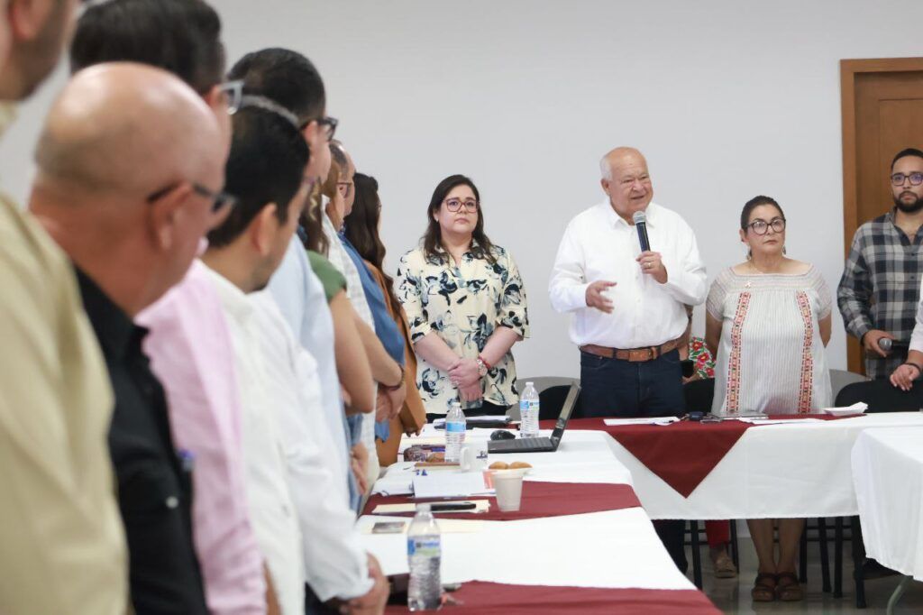 El gobernador Víctor Castro coordina dependencias y DIF estatal y destaca 25 mil personas que salieron de pobreza, 108 mil con seguridad social y 11 mil hogares con vivienda mejorada.