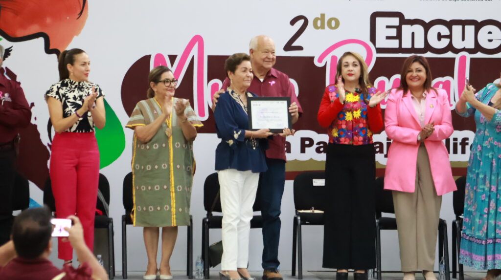 Víctor Castro reconoce su aportación productiva y social y anuncia más programas y oportunidades