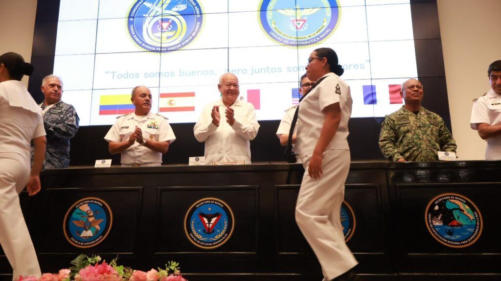 Expertas y expertos de Colombia, España, Estados Unidos y Francia comparten avances tecnológicos y buenas prácticas para fortalecer la seguridad aeronáutica en México.