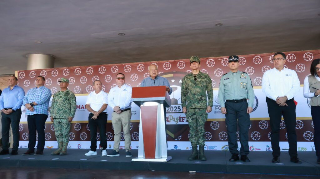 Gobernador entrega uniformes y refuerza la proximidad social en la tercera Copa Pazífica de Fútbol