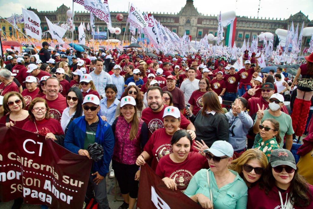 Desde el Zócalo, la alcaldesa destaca avances en programas sociales, seguridad, infraestructura y respaldo a BCS.