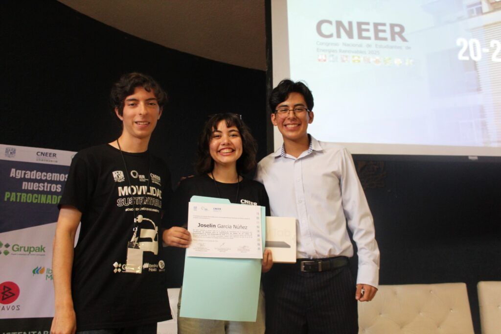 La alumna de Ingeniería en Fuentes de Energías Renovables de la UABCS fue premiada en el CNEER 2025, organizado por la UNAM, con un proyecto sobre el cultivo de microalgas con potencial biotecnológico.