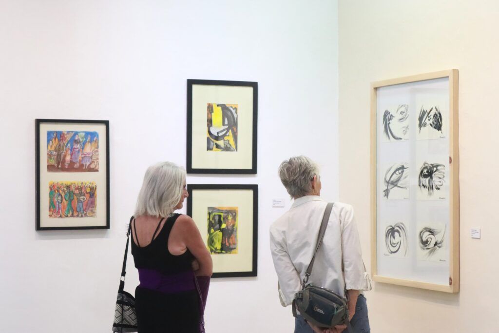 Artistas emergentes y consolidados recibirán estímulos económicos y exhibirán su obra en la Galería Carlos Olachea.