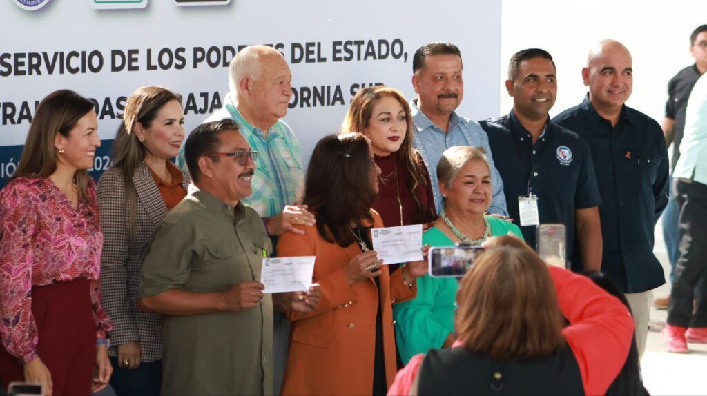 Castro Cosío reafirmó el compromiso de dignificar a quienes construyeron la administración pública y señaló que se trabajará para mejorar este apoyo en 2026.