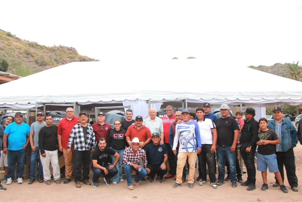En gira de trabajo por Loreto, Víctor Castro Cosío entregó 9 motores fuera de borda y 29 sistemas fotovoltaicos, refrendando su compromiso de atender directamente a las comunidades rurales.