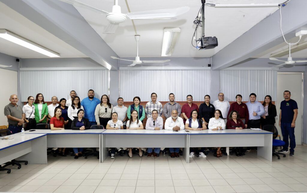 Docentes y responsables de protocolos en CECyTEBCS trabajaron herramientas prácticas enfocadas en respeto, empatía y uso responsable de la tecnología.