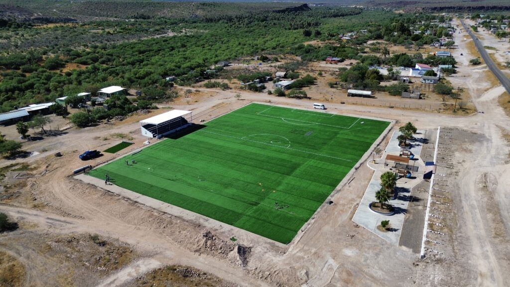 Con una inversión superior a 69 millones de pesos, se rehabilita el campo de fútbol de San Ignacio, se intervienen escuelas, andadores y vialidades, y se construye la primera etapa de la Casa Cuna–Casa Hogar.