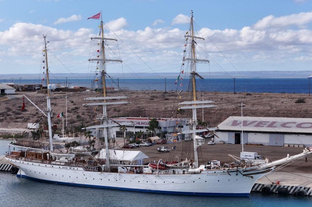 La presencia del navío noruego en el Puerto de La Paz fomenta el intercambio de conocimientos entre científicos, emprendedores y autoridades de México, Noruega y organismos internacionales.