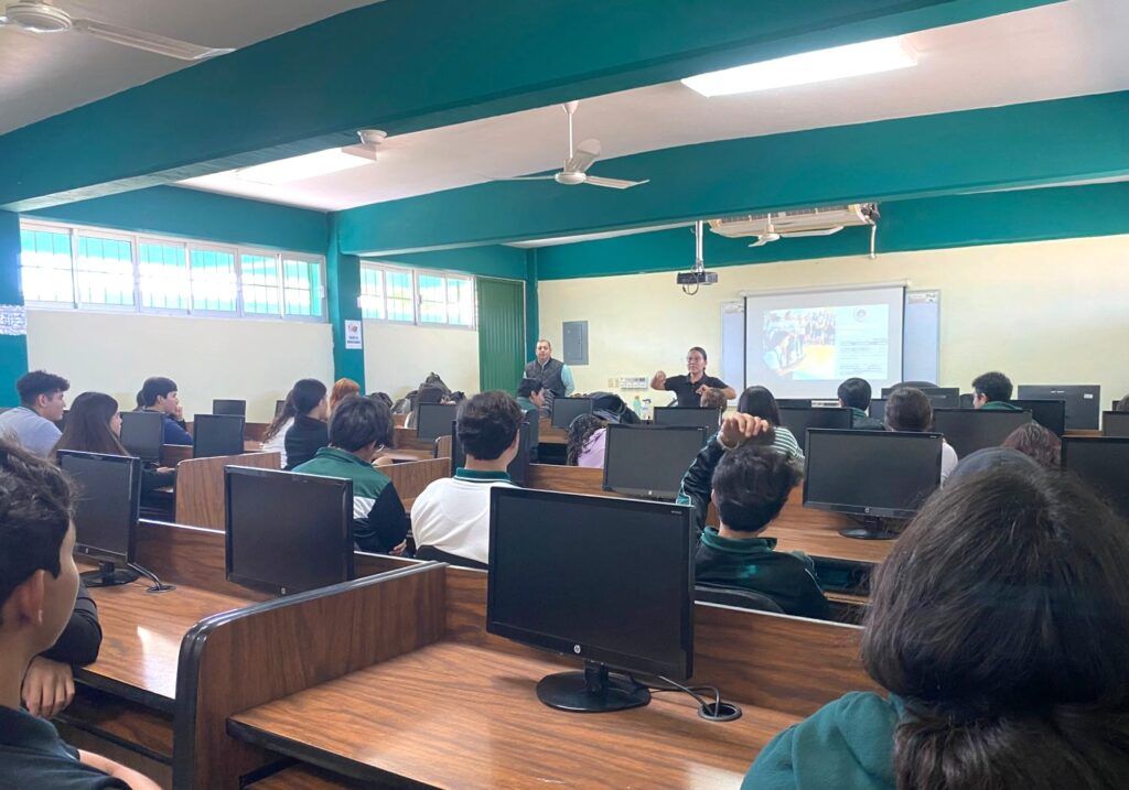 Más de 800 personas recibieron pláticas sobre uso responsable de redes y protección de datos en La Paz y Los Cabos