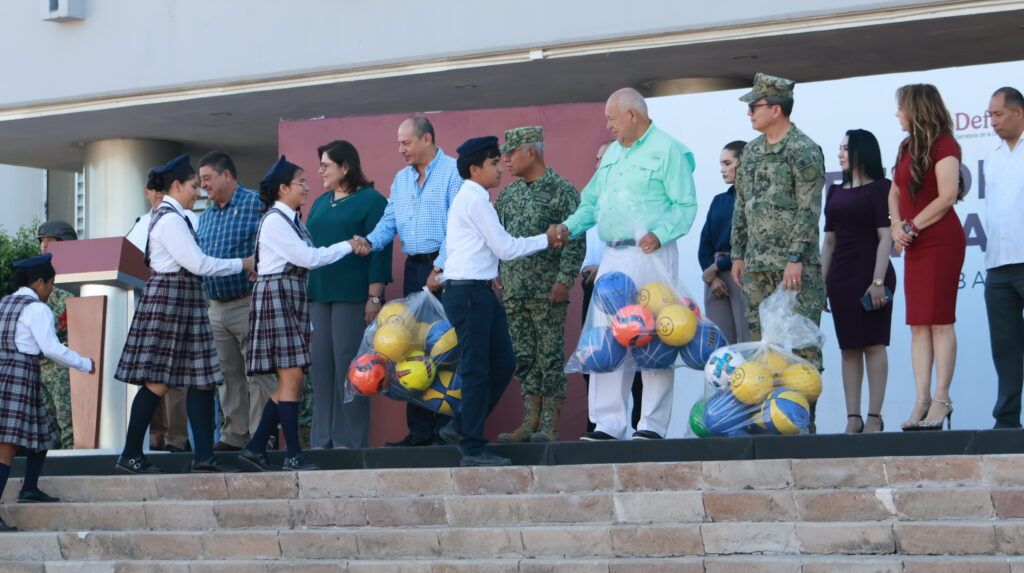 Víctor Castro refuerza traslados de personal, insumos y apoyos para alimentación escolar, primeros 1000 días y pensiones humanitarias.