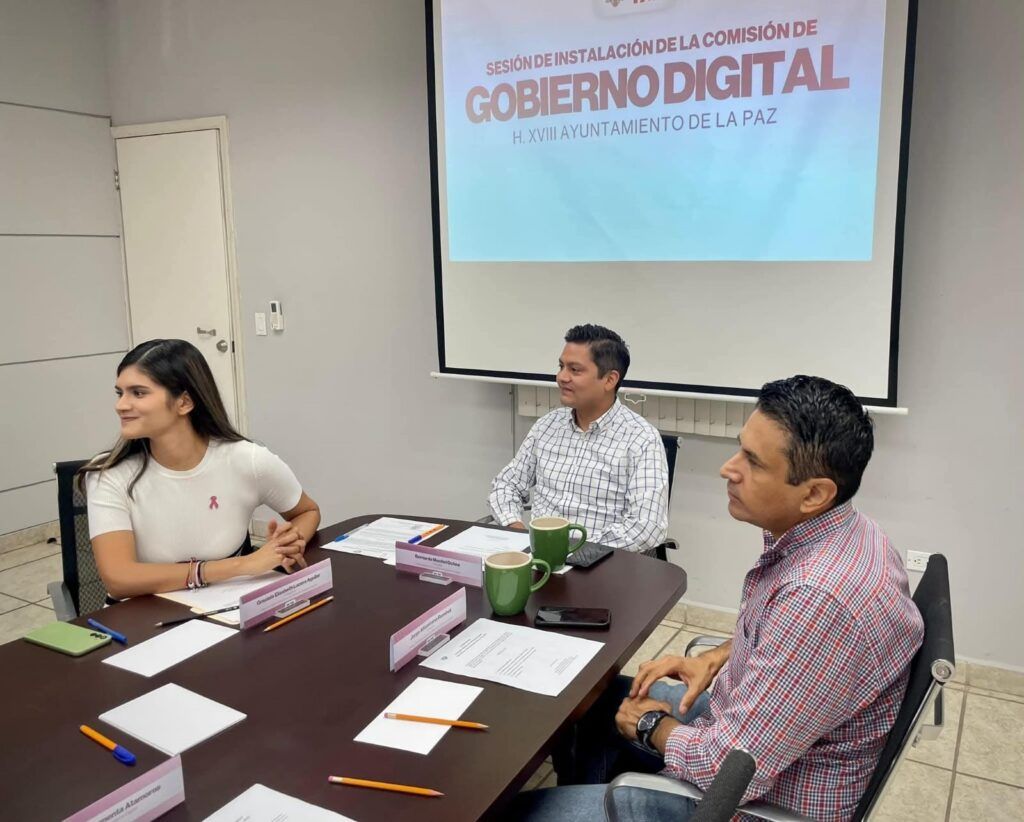 Con apoyo de la Agencia de Transformación Digital, la reforma recorta requisitos a 7 y digitaliza el flujo entre dependencias.