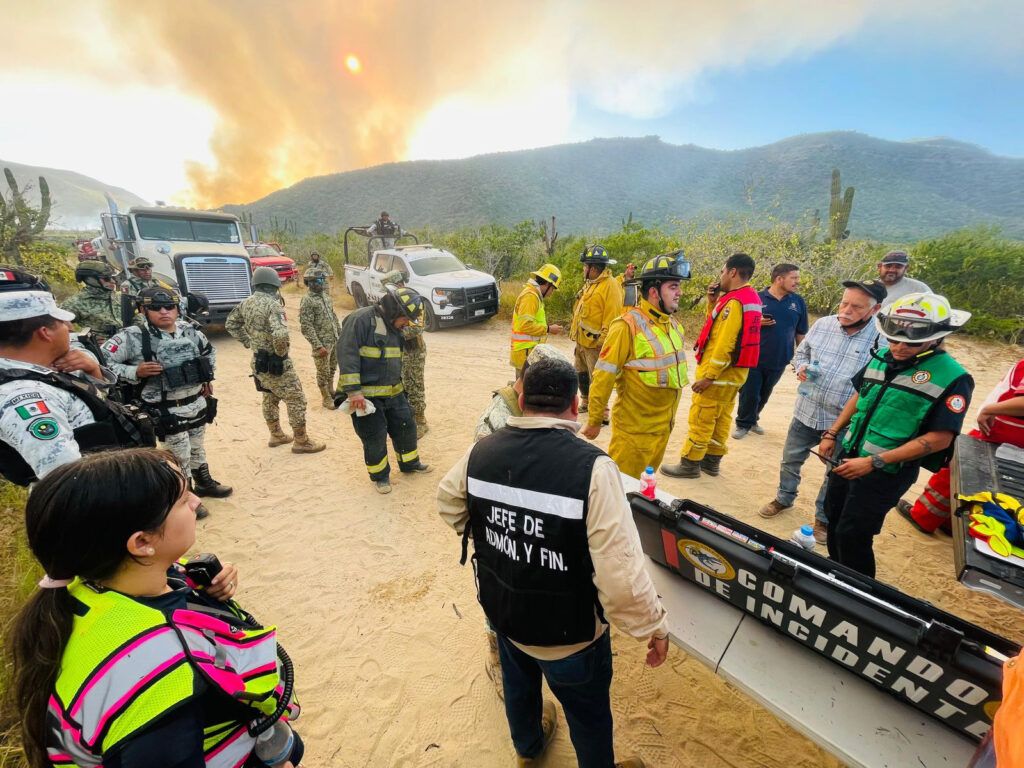 El H. Cuerpo de Bomberos de La Paz informó que el siniestro fue sofocado la noche del miércoles tras una intensa jornada