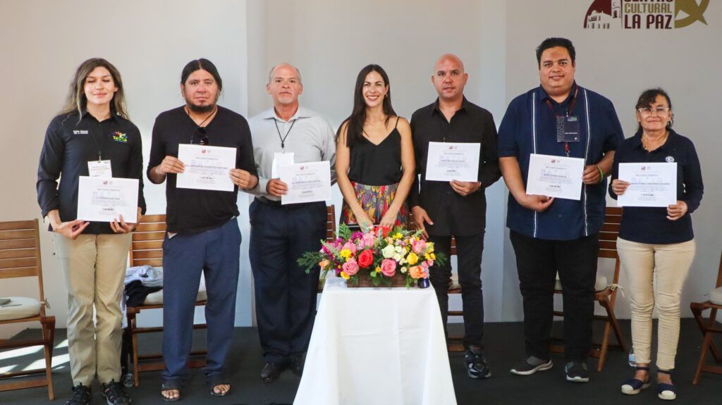 Más de 100 emprendedores, artesanos y prestadores de servicios participaron en el Bazar Turístico La Paz 2025, impulsando la oferta local y la economía turística del municipio.