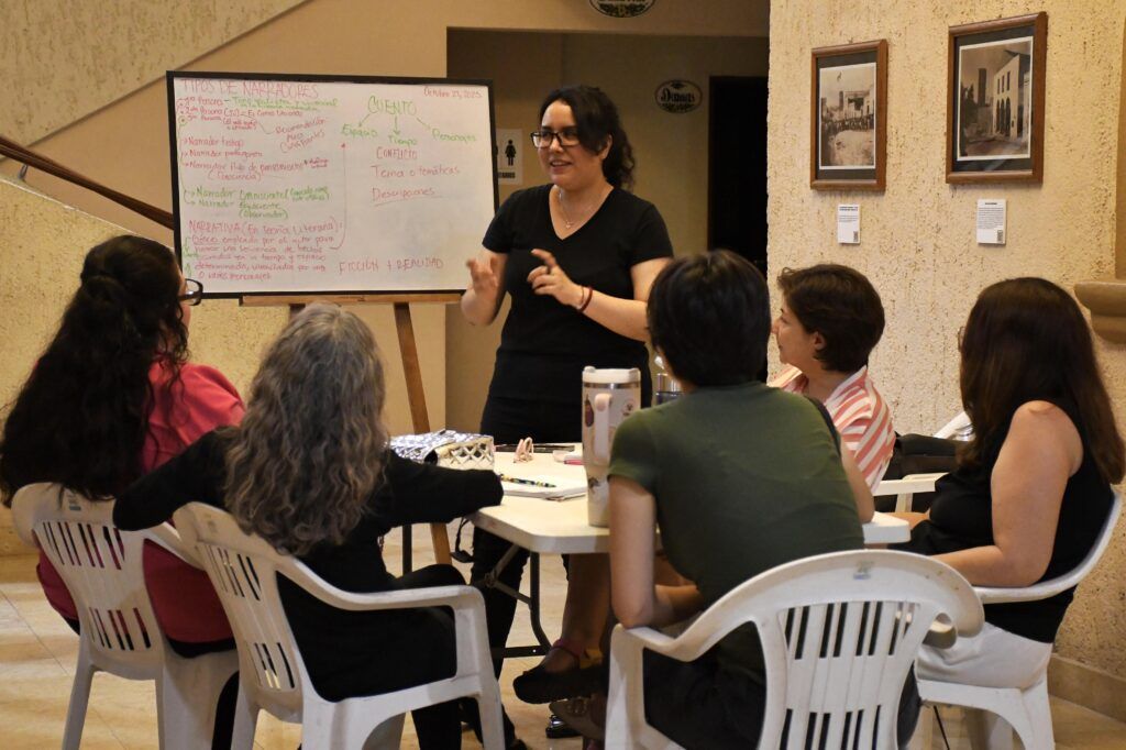 Escritoras emergentes fortalecen su narrativa bajo la guía de Miriam Robles Medellín