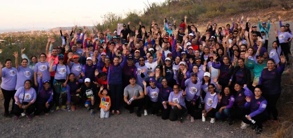Acompañada de mujeres y hombres de distintas edades, la alcaldesa de La Paz llamó a hacer causa común para informar, denunciar y prevenir la violencia de género desde los hogares, las escuelas y los centros de trabajo.